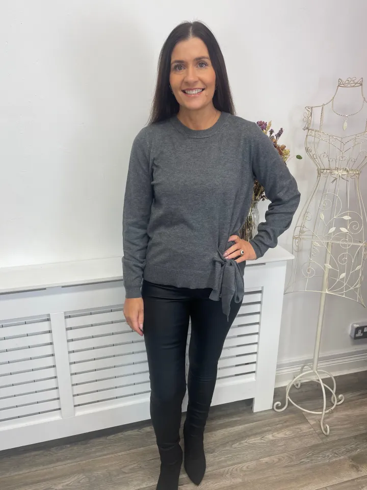 belle_tie_detail_jumper_d_0.webp Vila Jumpers & Cardigans<BELLE TIE DETAIL JUMPER (DARK GREY)