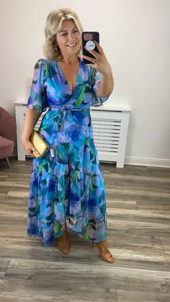 Hope & Ivy Occasionwear<Everleigh Flutter Sleeve Maxi Dress (Blue)