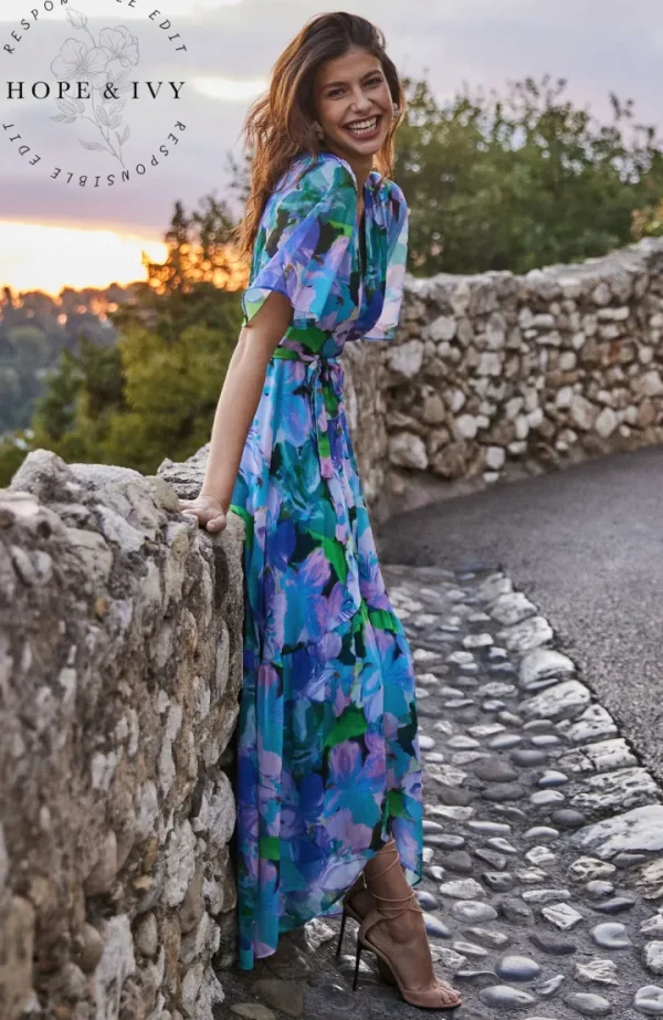 Hope & Ivy Occasionwear<Everleigh Flutter Sleeve Maxi Dress (Blue)