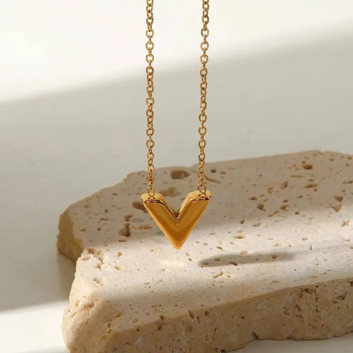french_scene_necklace_gol_2.webp Folie A Trois Jewellery<French Scene Necklace (Gold)