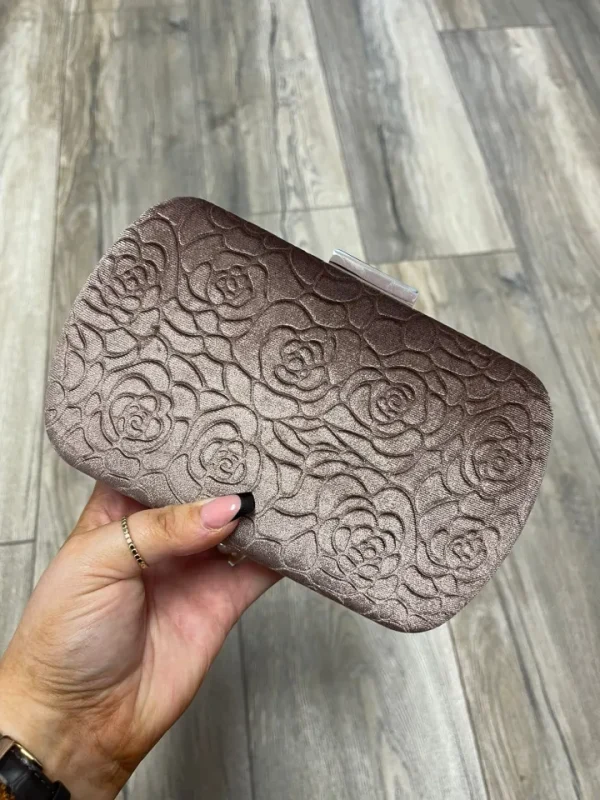 Wsl 8 Bags & Purses<Ivy Embossed Velvet Clutch (4 colours)