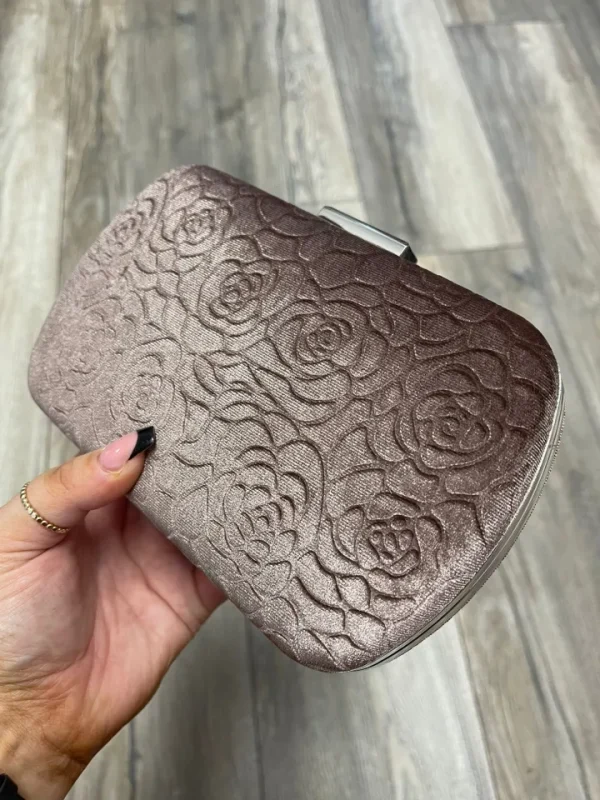 Wsl 8 Bags & Purses<Ivy Embossed Velvet Clutch (4 colours)