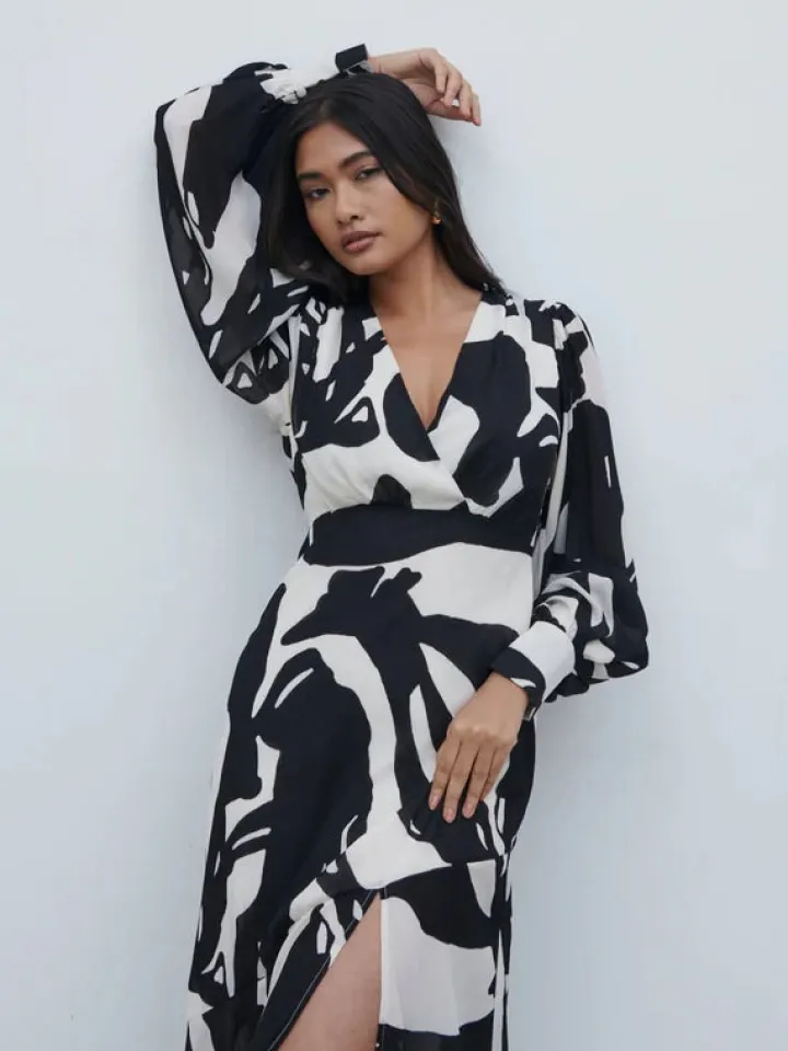 lilianna_balloon_sleeve_m_1.webp Pretty Lavish Occasionwear | Dresses<Lilianna Balloon Sleeve Midaxi Dress ( Abstract)