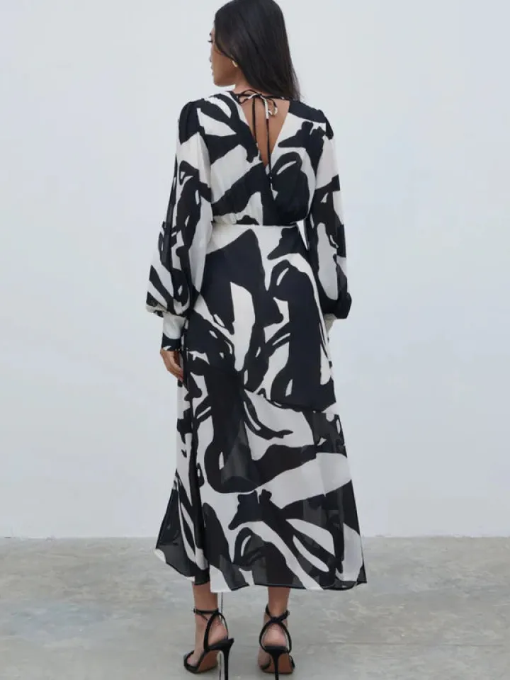 lilianna_balloon_sleeve_m_3.webp Pretty Lavish Occasionwear | Dresses<Lilianna Balloon Sleeve Midaxi Dress ( Abstract)