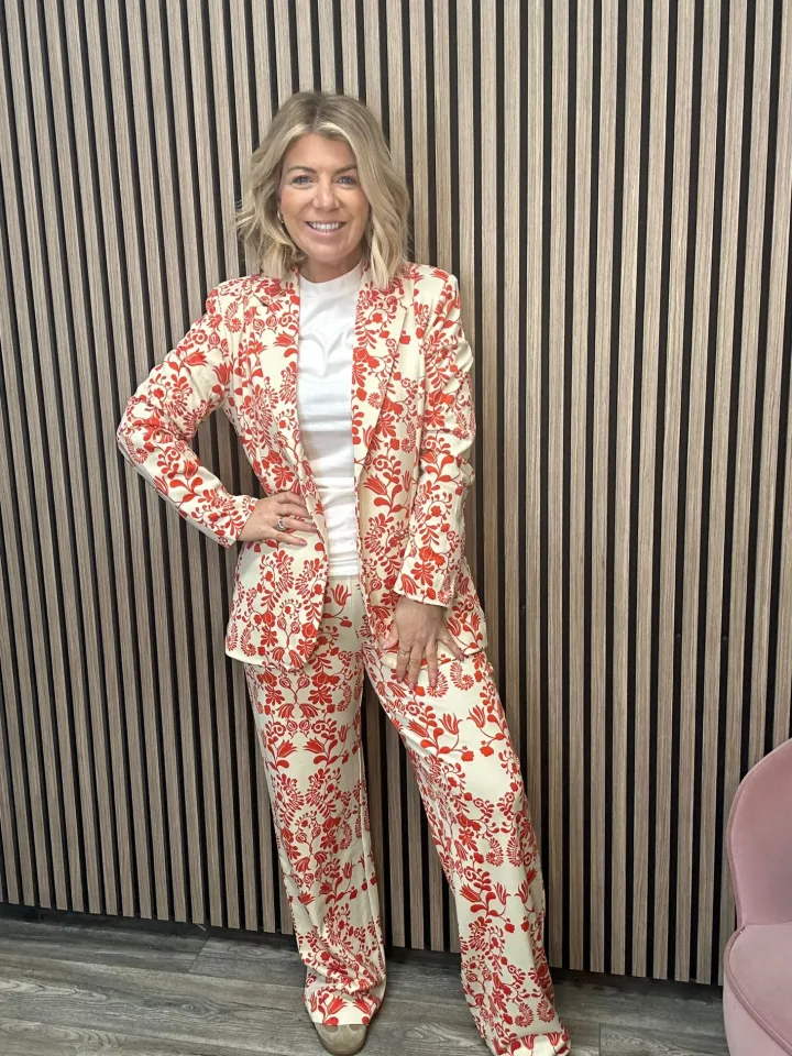 lizzy_blazer_fiesta_flowe_3.webp Ichi Jackets | Coats<Lizzy Blazer (Fiesta Flower)