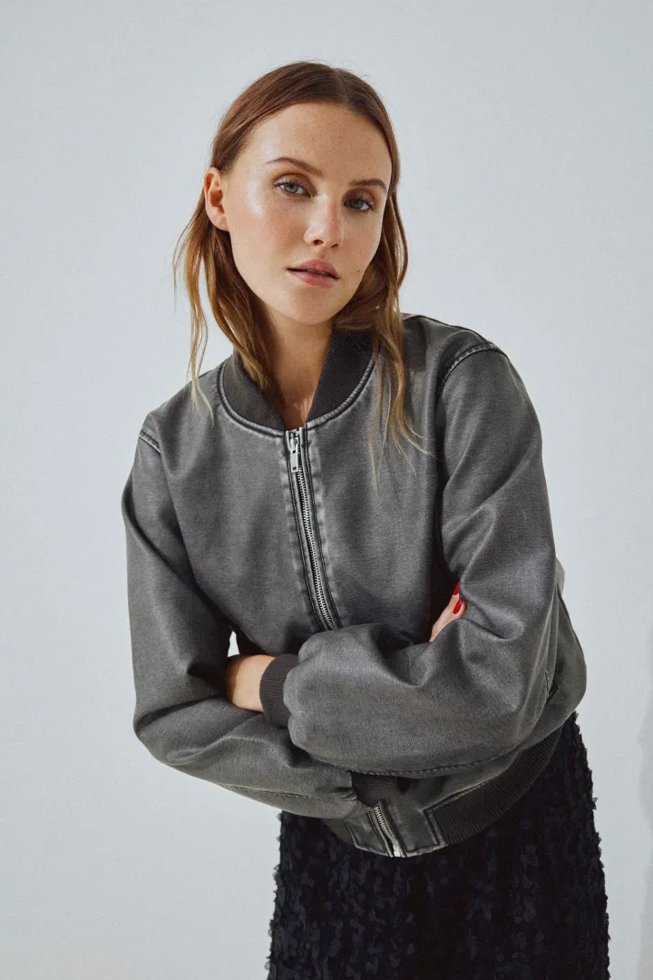 macka_washed_bomber_jacke_2.webp Vila Jackets<MACKA WASHED BOMBER JACKET (GREY)d