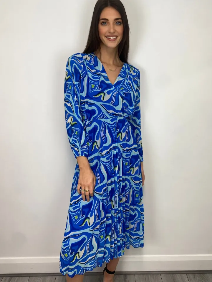 patricia_midi_dress_blue__3.webp Wsl 3 Occasionwear<Patricia Midi Dress (Blue Geo)