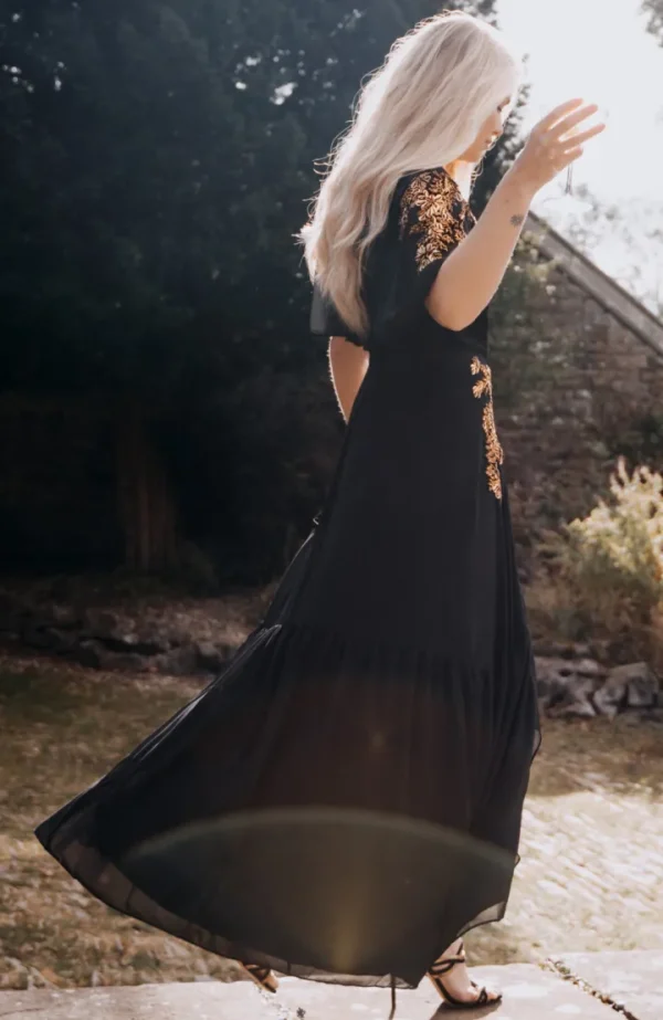 Hope & Ivy Occasionwear | Dresses<The Artemis Embellished Maxi Wrap Dress (/Gold)