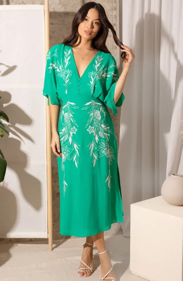 Hope & Ivy Occasionwear<THE FRANCES EMBROIDERED MIDI DRESS