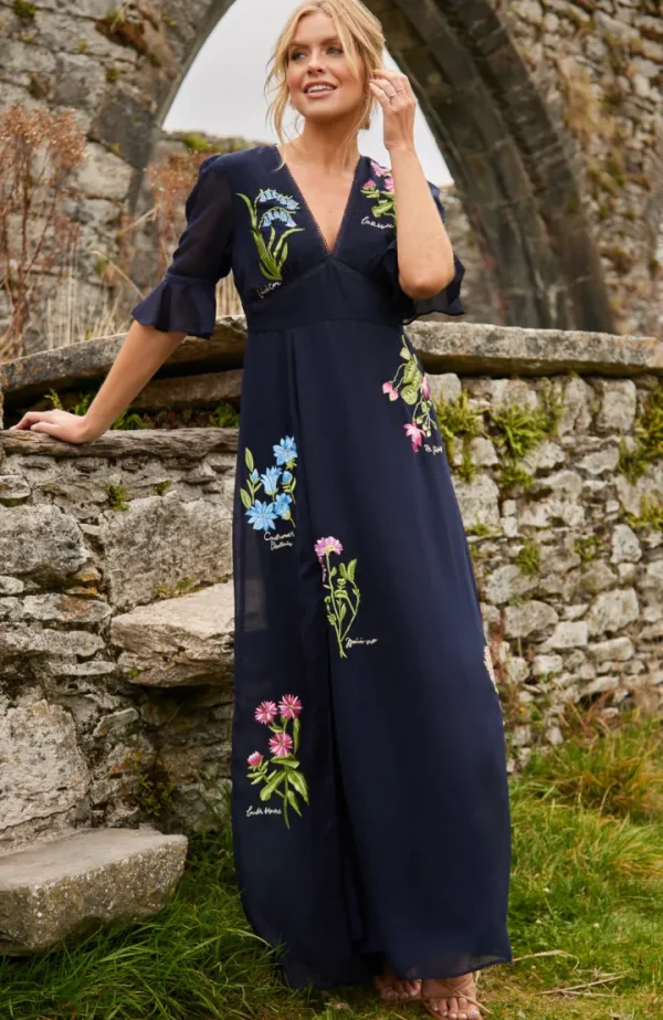 Hope & Ivy Occasionwear | Dresses<The Heather Embroidered Thigh Split Maxi Dress
