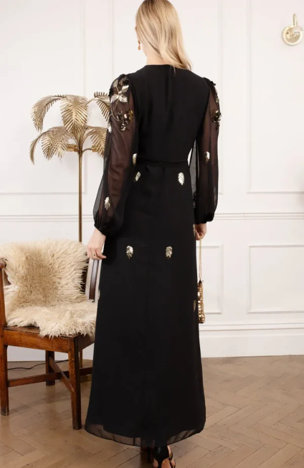 Hope & Ivy Occasionwear | Dresses<The Melanie Embellished Wrap Dress (Black)