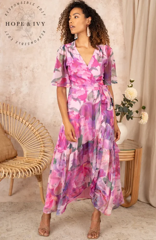Hope & Ivy Occasionwear<THE TESSA FLUTTER SLEEVE MAXI WRAP DRESS (PINK/PURPLE)